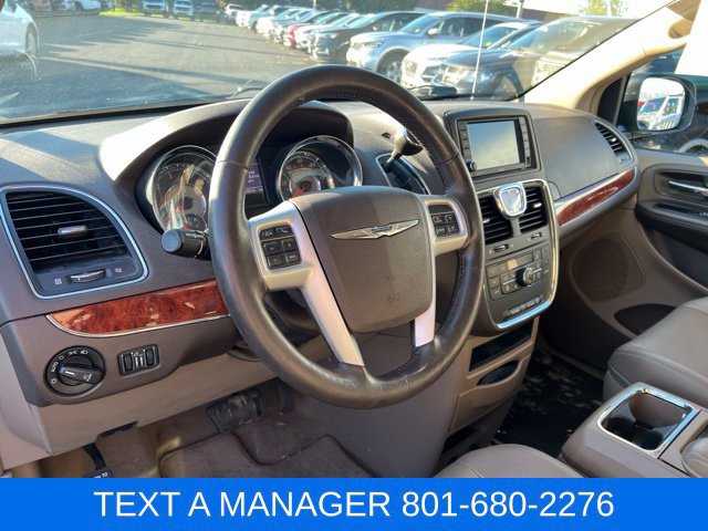 Used 2014 Chrysler Town & Country Touring-L w/ Driver Convenience Group FWD image 15