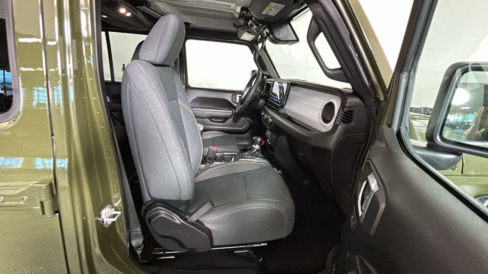 Used 2024 Jeep Wrangler Unlimited Sport AWD/4WD image 34