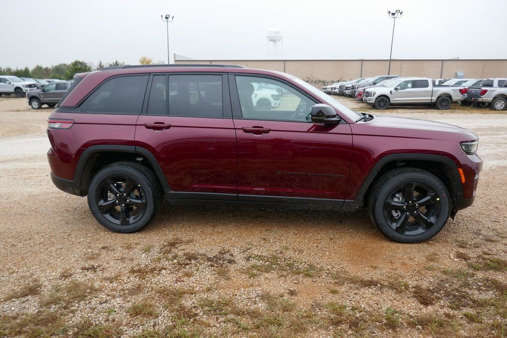 New 2025 Jeep Grand Cherokee Altitude image 3
