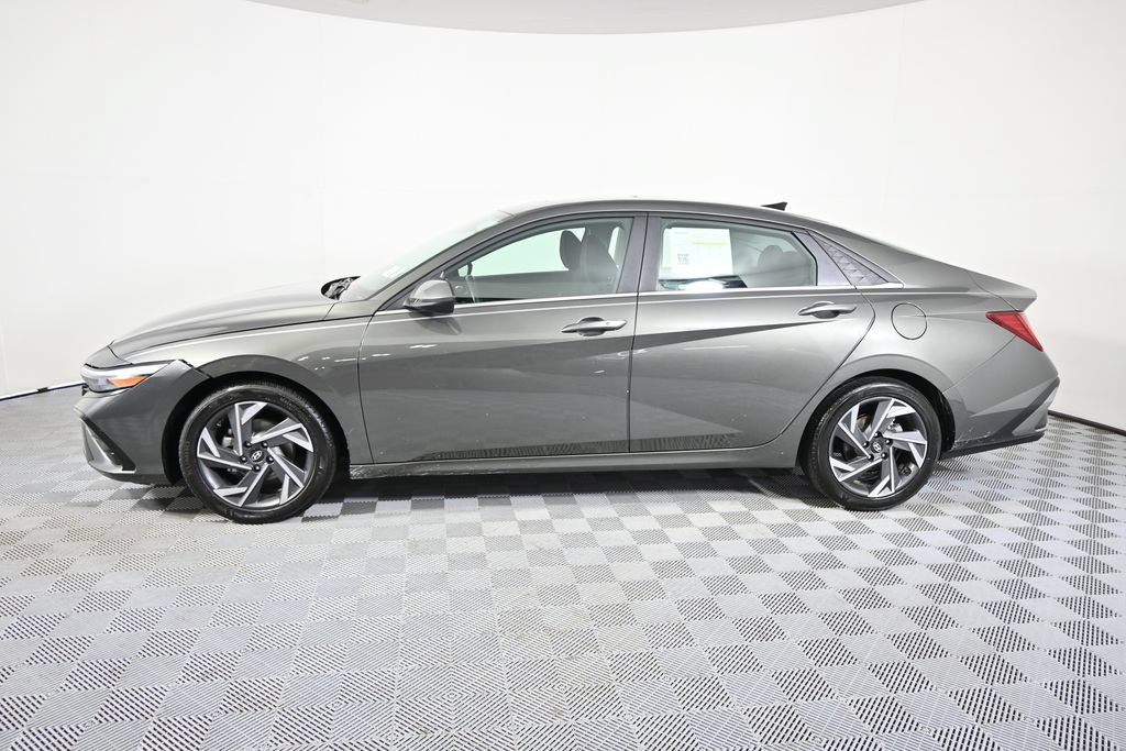Used 2024 Hyundai Elantra SEL w/ Convenience Package FWD image 2