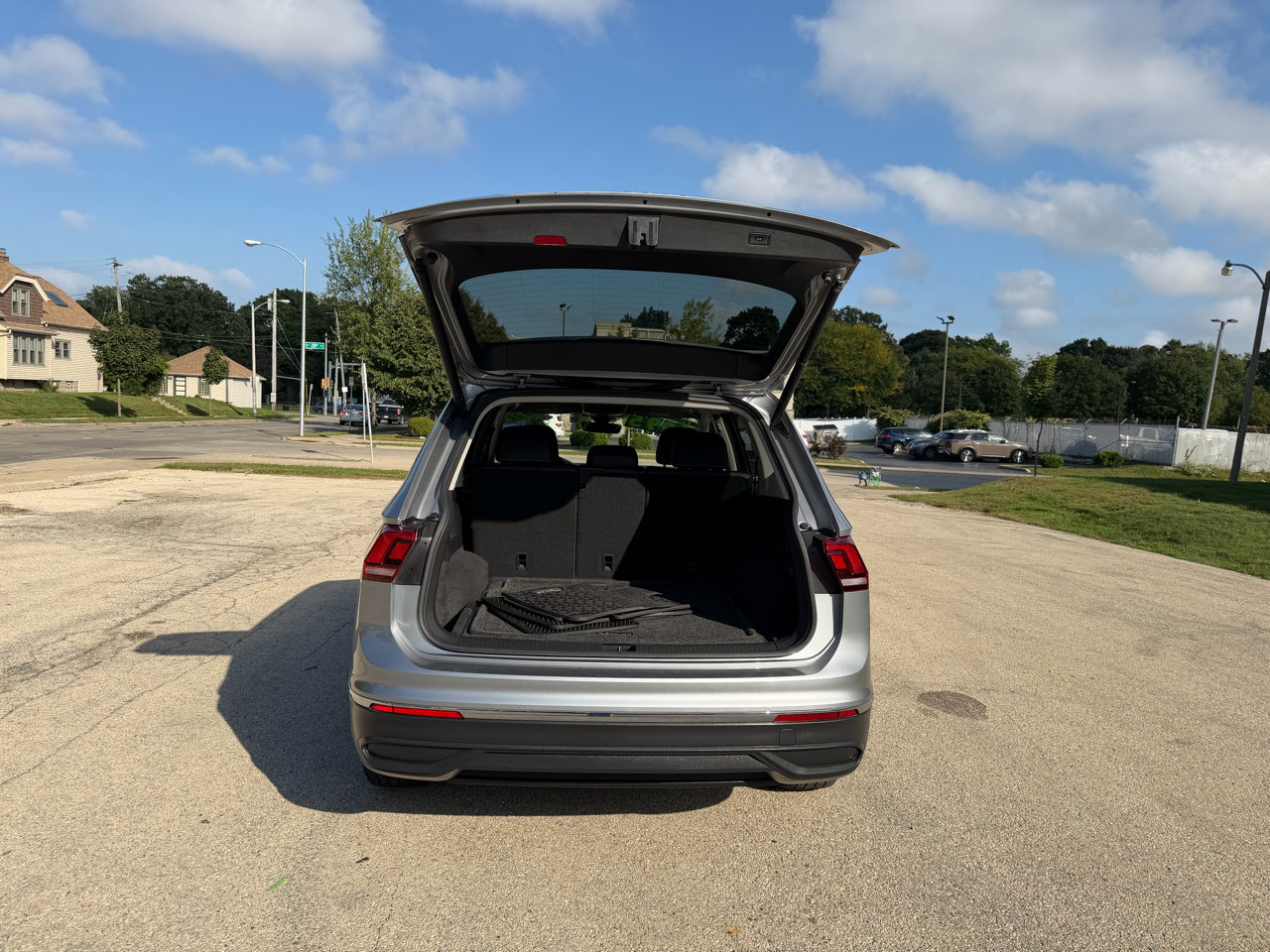 Used 2022 Volkswagen Tiguan SE image 8