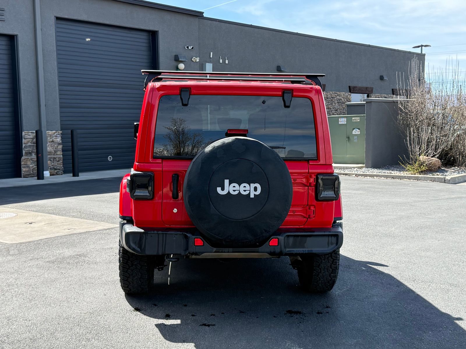 Used 2018 Jeep Wrangler Unlimited Sahara AWD/4WD image 5