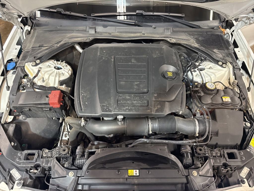 Used 2020 Jaguar XF Premium image 22