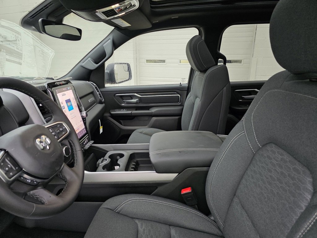 New 2026 RAM 1500 4x4 Crew Cab image 28