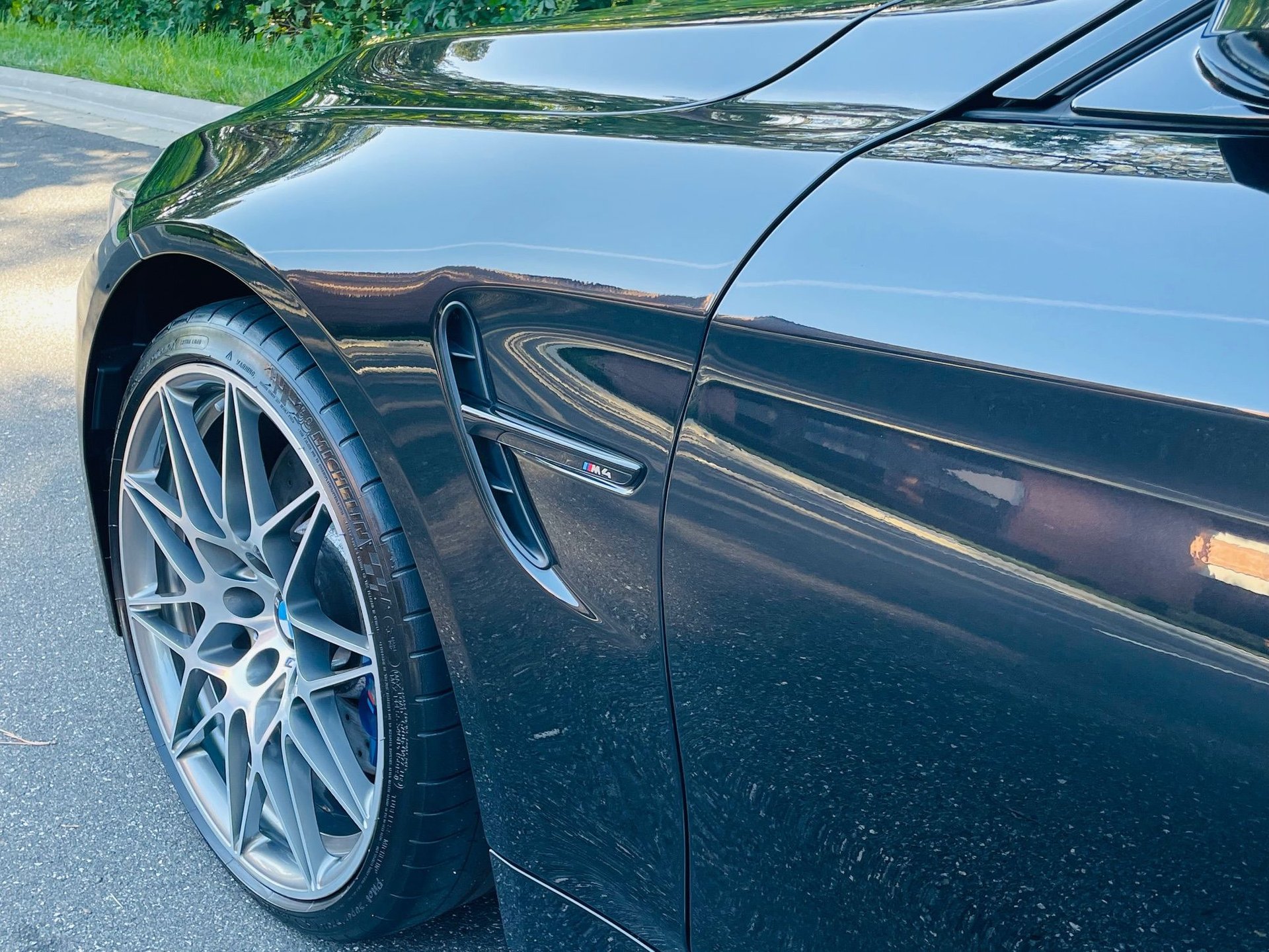 Used 2019 BMW M4 Coupe w/ Competition Package RWD image 2