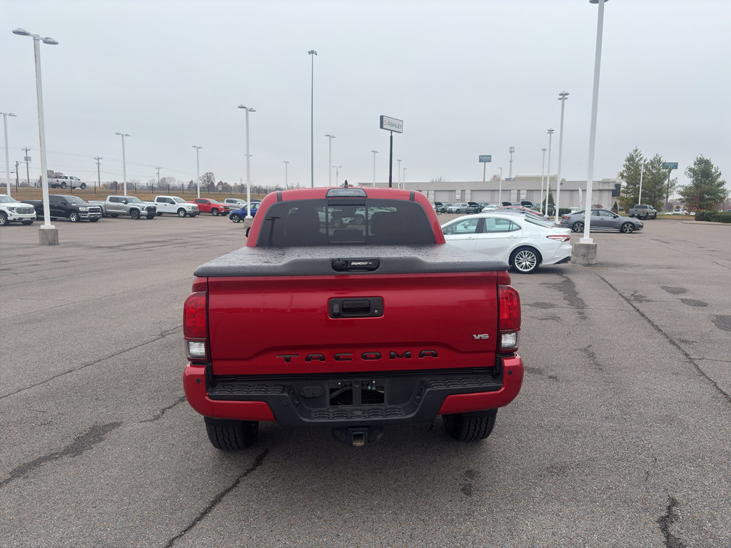 Used 2019 Toyota Tacoma TRD Sport image 4
