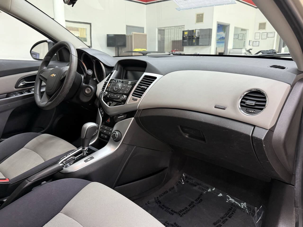 Used 2014 Chevrolet Cruze LS FWD image 18