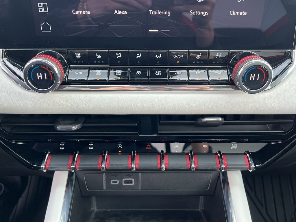 Used 2023 GMC Canyon AT4X image 23