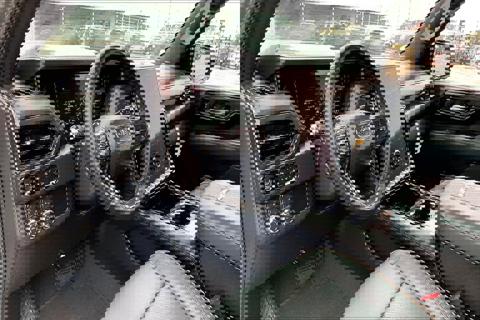 Used 2025 GMC Yukon AT4 w/ AT4 Premium Package image 16