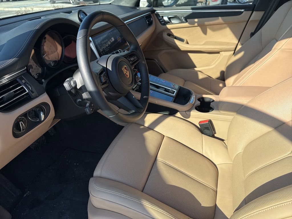 Used 2024 Porsche Macan GTS image 9