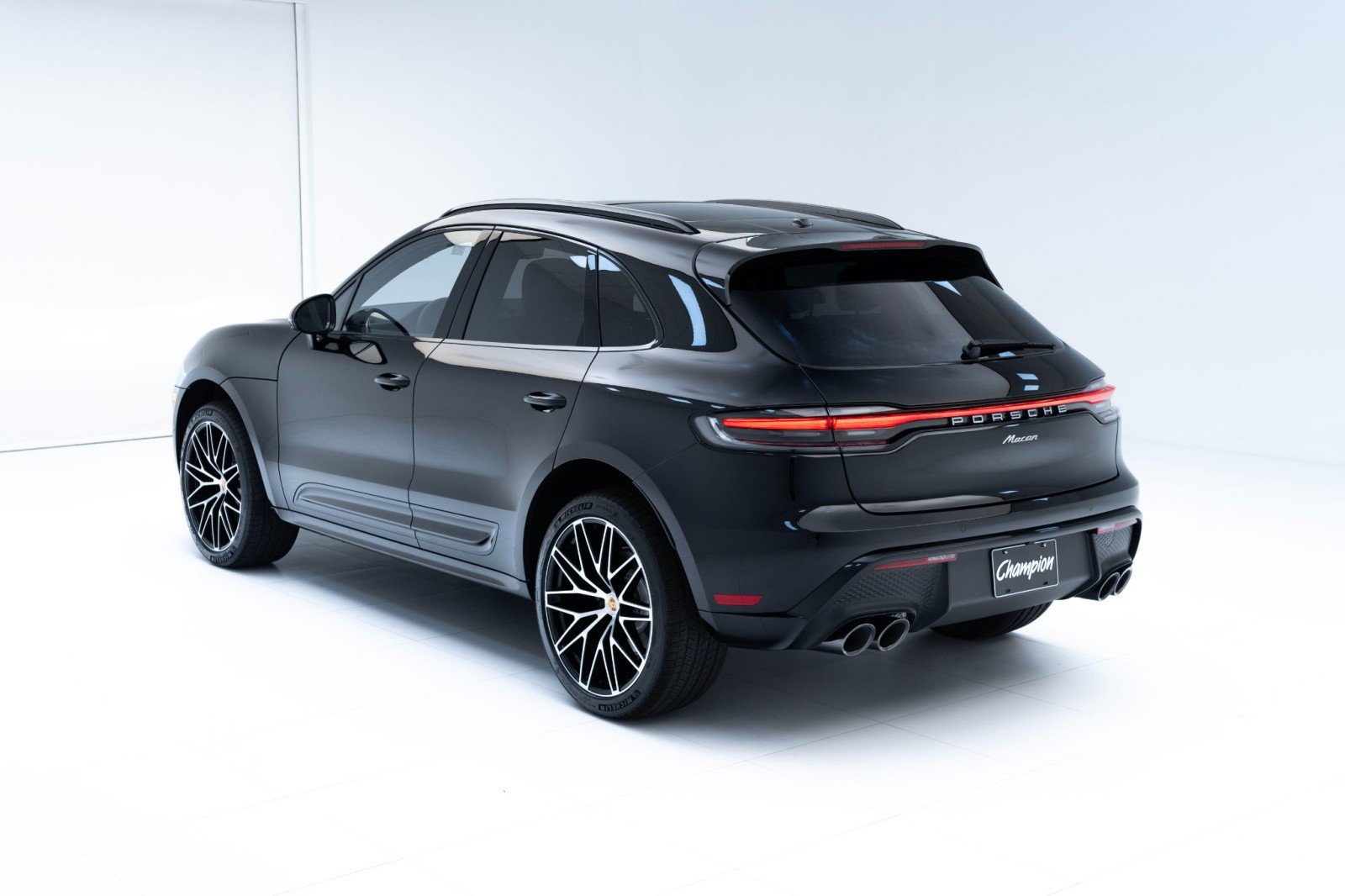 New 2025 Porsche Macan image 3