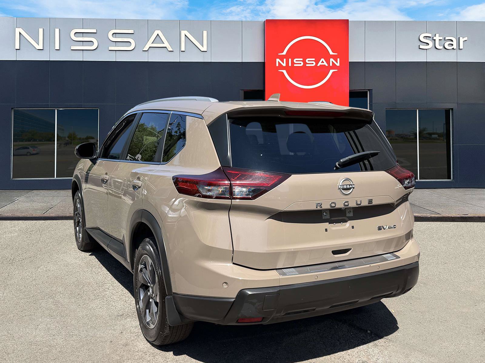 Used 2024 Nissan Rogue SV w/ SV Premium Package AWD/4WD image 2
