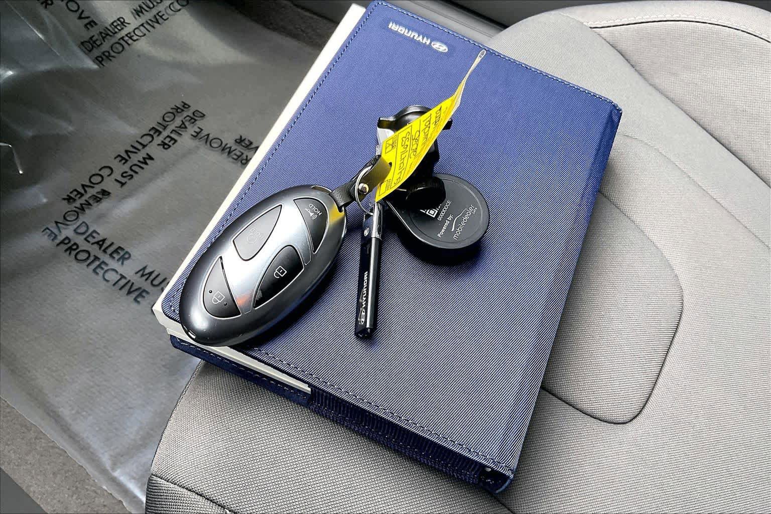 Certified 2025 Hyundai Elantra Sport image 15