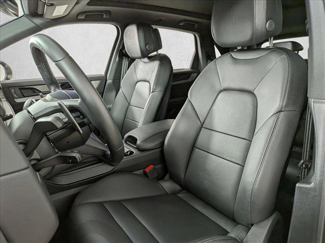 Used 2025 Porsche Cayenne image 5