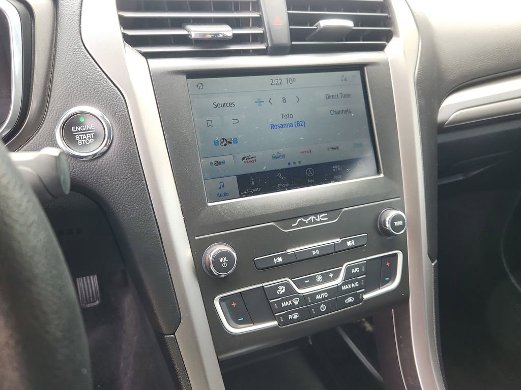 Used 2020 Ford Fusion SE FWD image 24