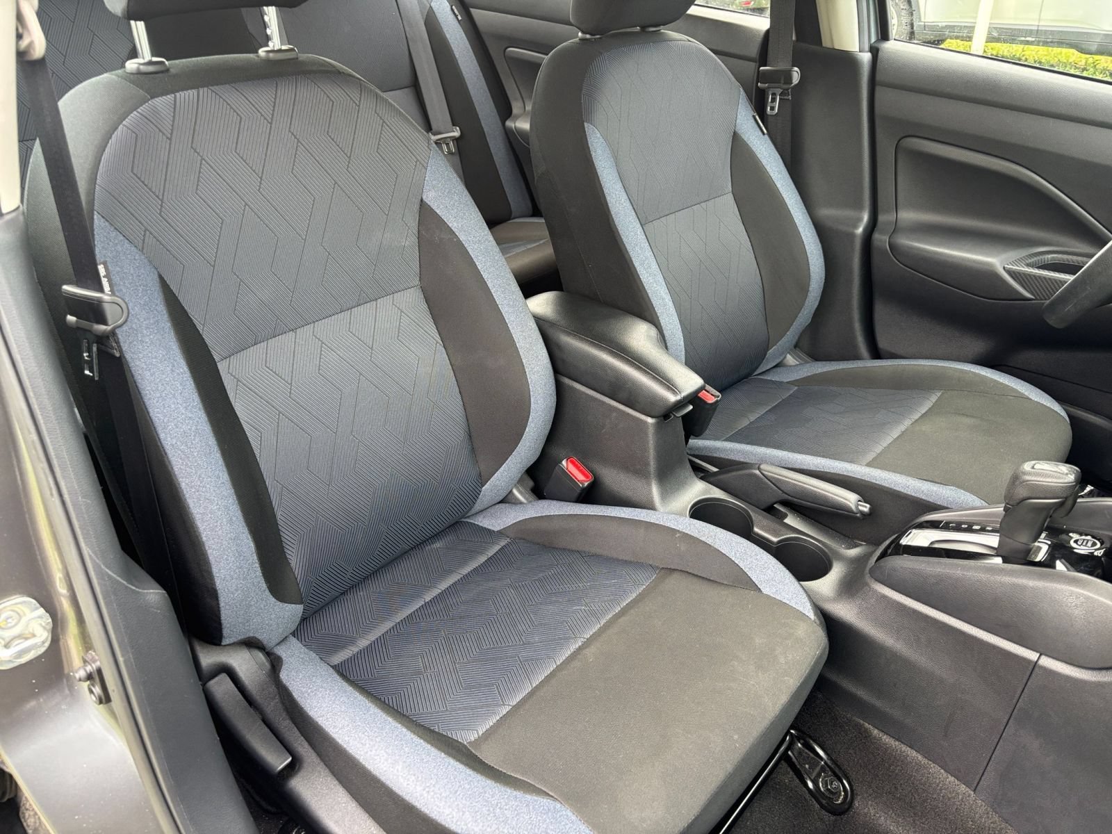 Used 2025 Nissan Versa SV FWD image 36
