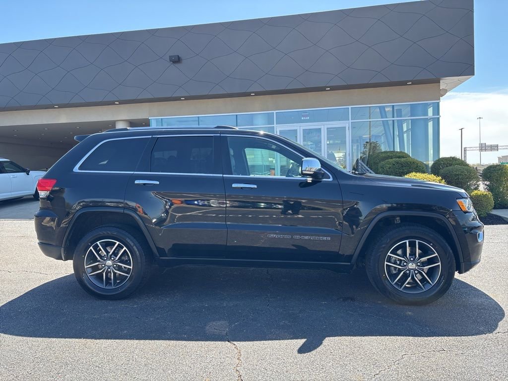 Used 2017 Jeep Grand Cherokee Limited w/ Trailer Tow Group IV AWD/4WD image 4
