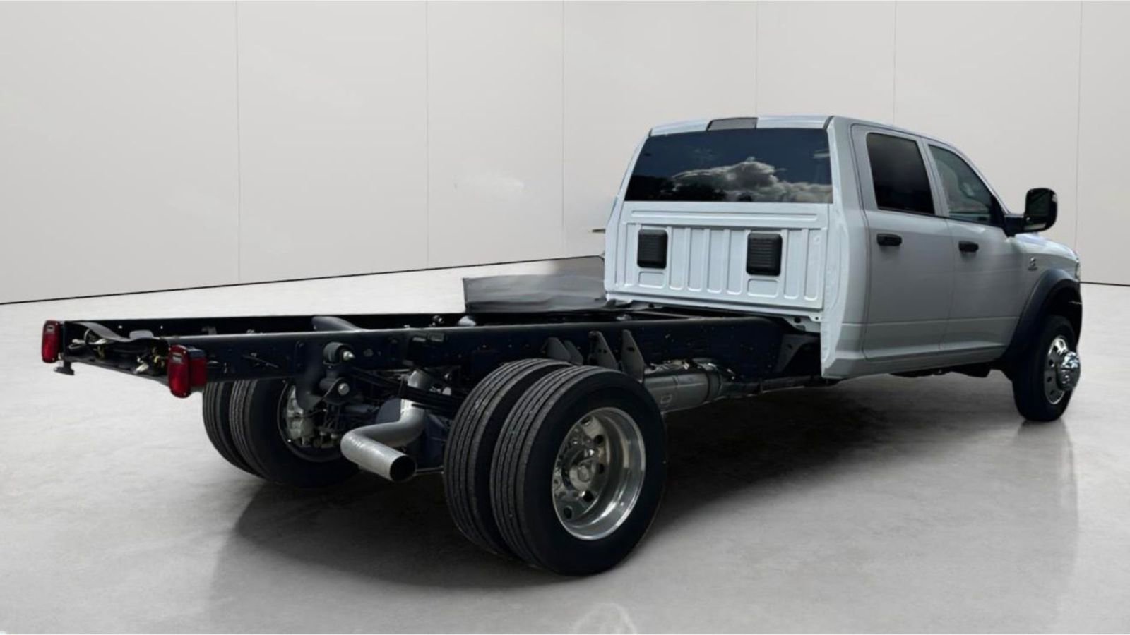 New 2024 RAM 4500 Tradesman w/ Chrome Appearance Group RWD image 5
