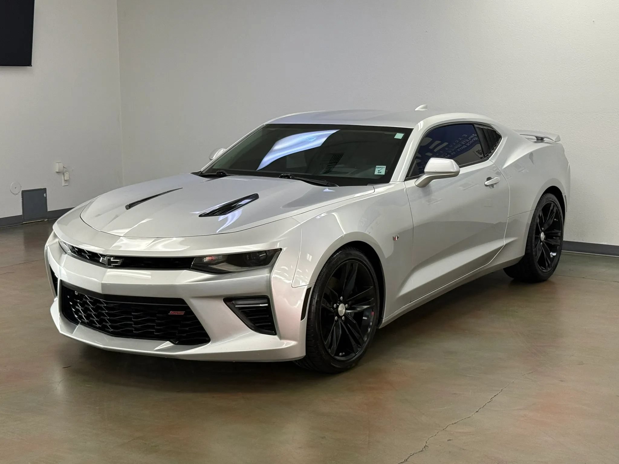 Used 2016 Chevrolet Camaro SS RWD image 4