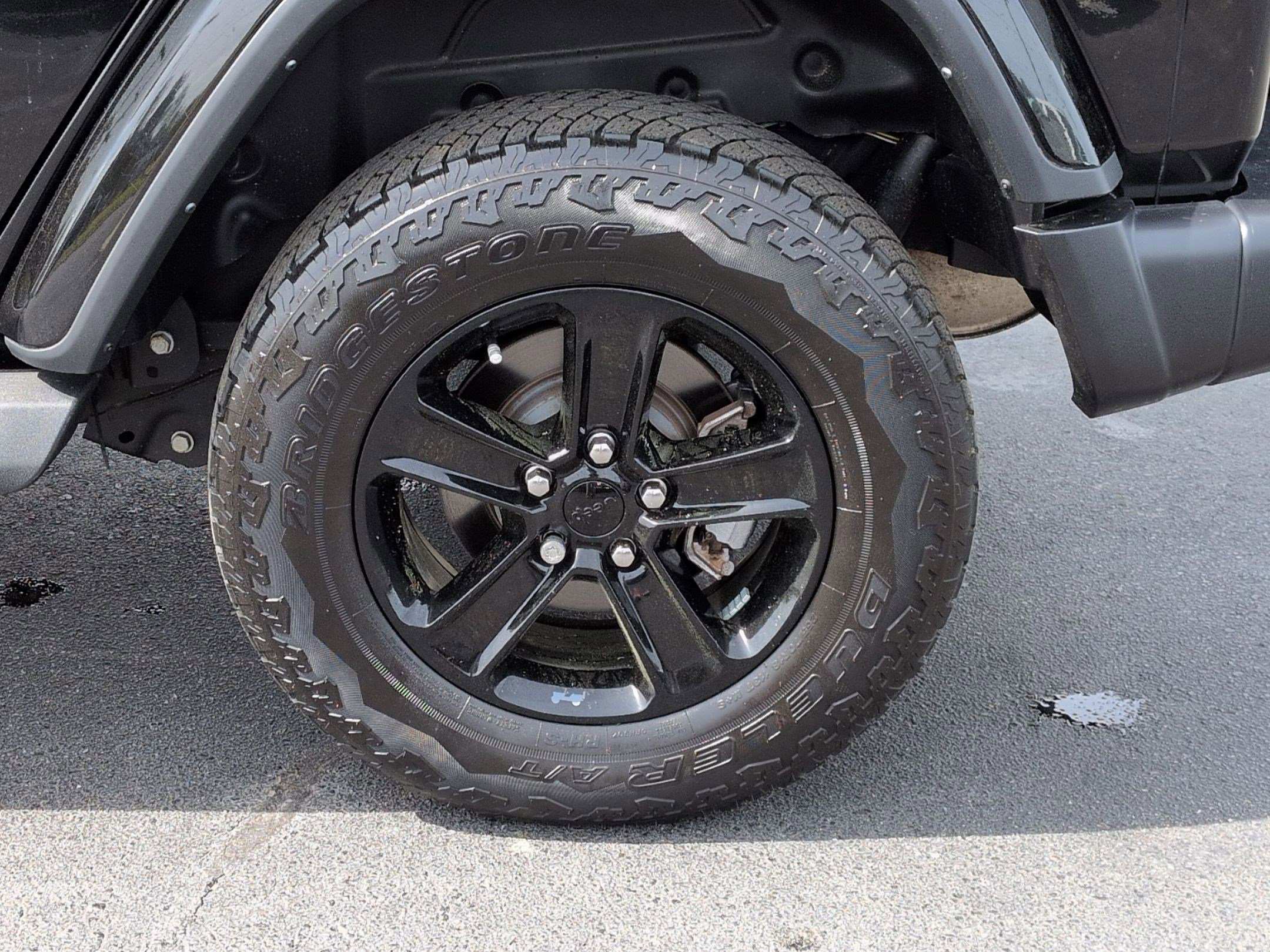 Used 2022 Jeep Wrangler Unlimited Sahara image 9