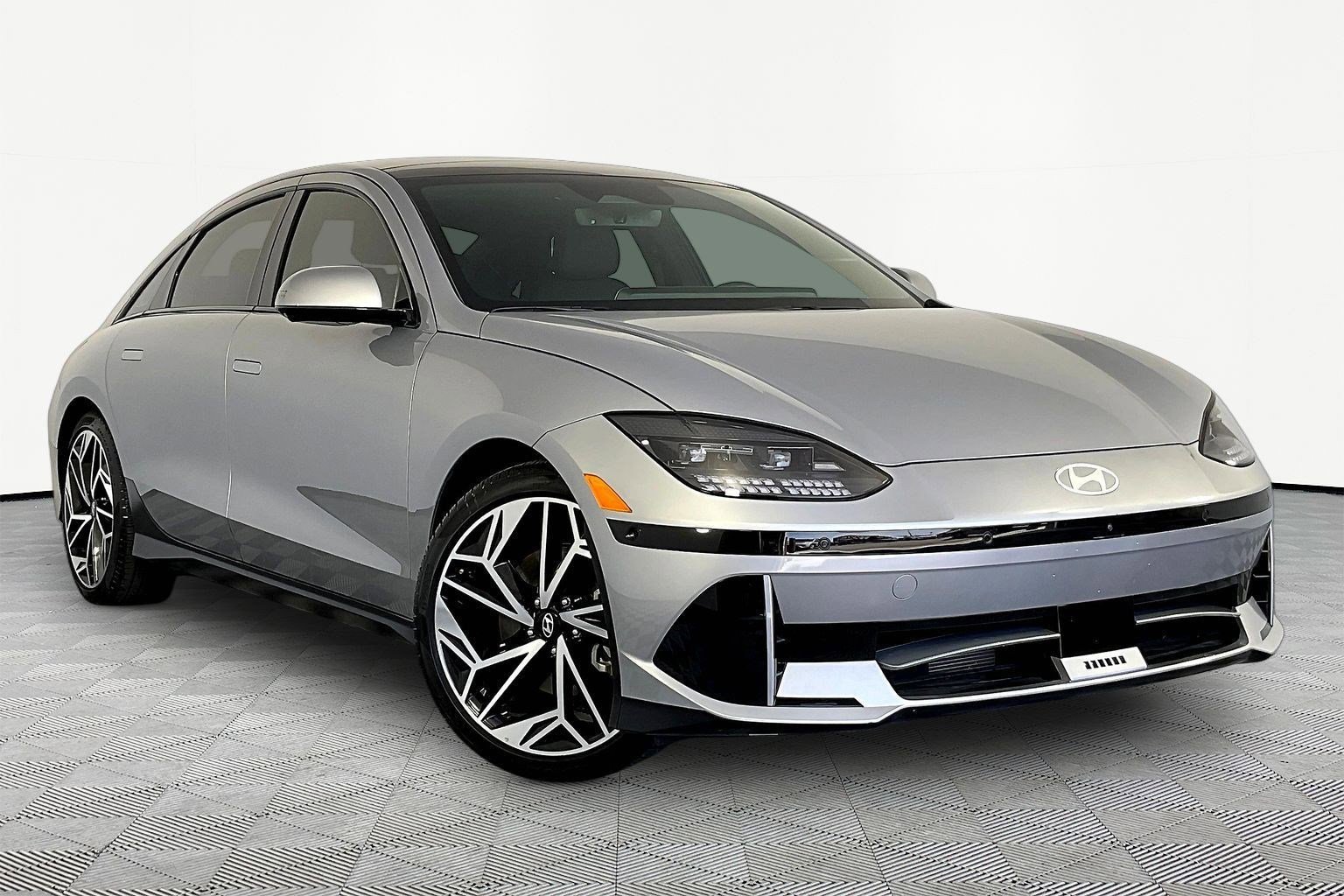 Used 2023 Hyundai Ioniq 6 Limited w/ Cargo Package image 3