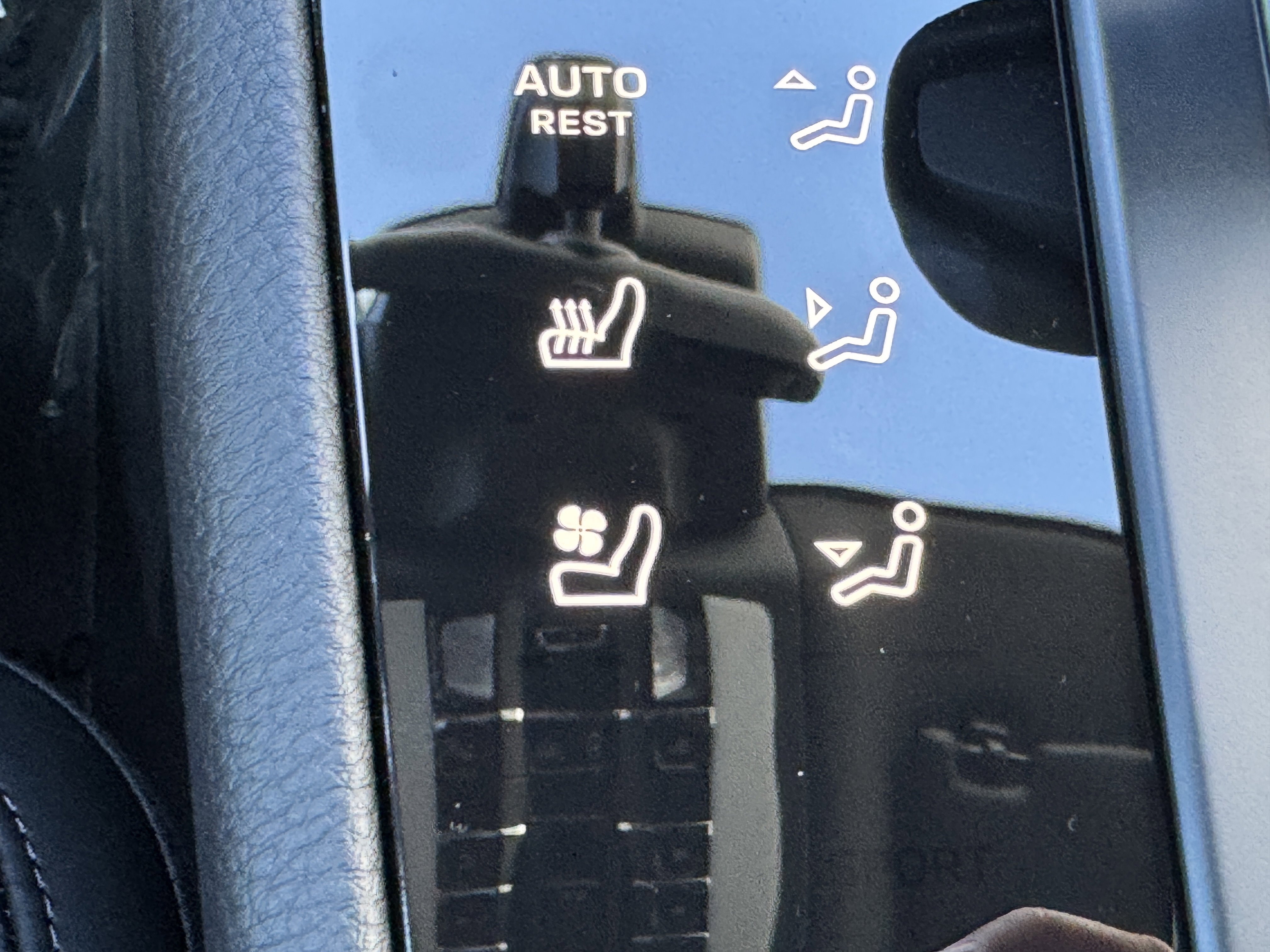 New 2026 Porsche Macan image 28