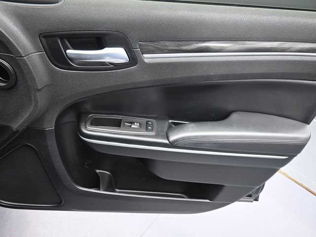 Used 2022 Chrysler 300 Touring L image 31