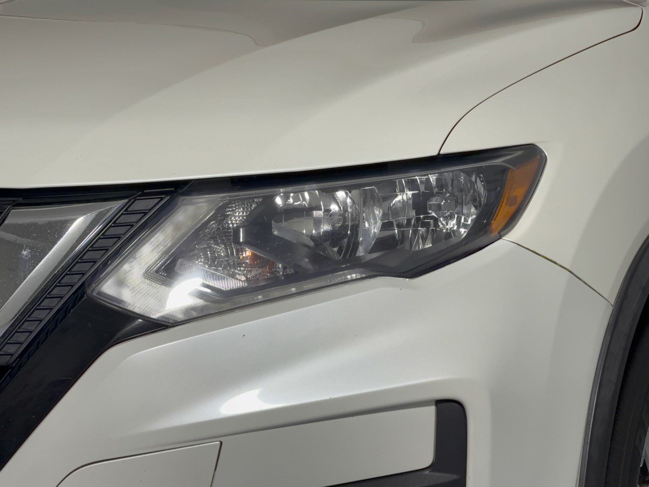 Used 2018 Nissan Rogue SV w/ Premium Package AWD/4WD image 12