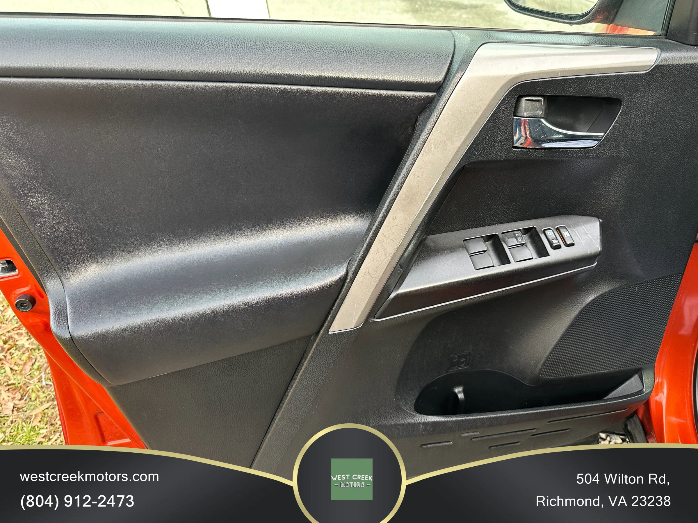 Used 2016 Toyota RAV4 XLE w/ Four Season Floor Mat Package image 17