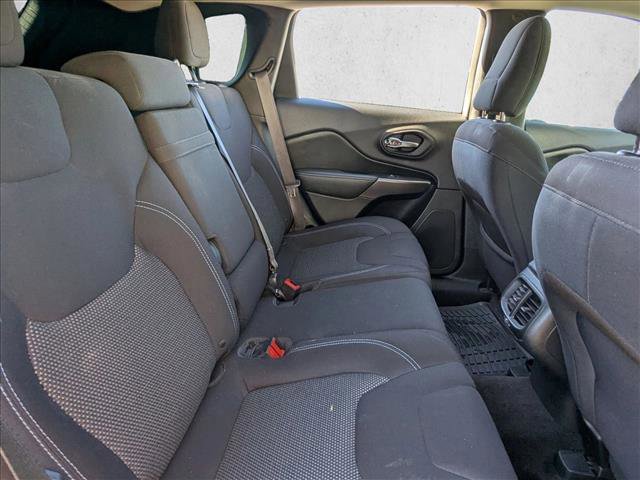 Used 2019 Jeep Cherokee Latitude w/ Popular Appearance Group image 19