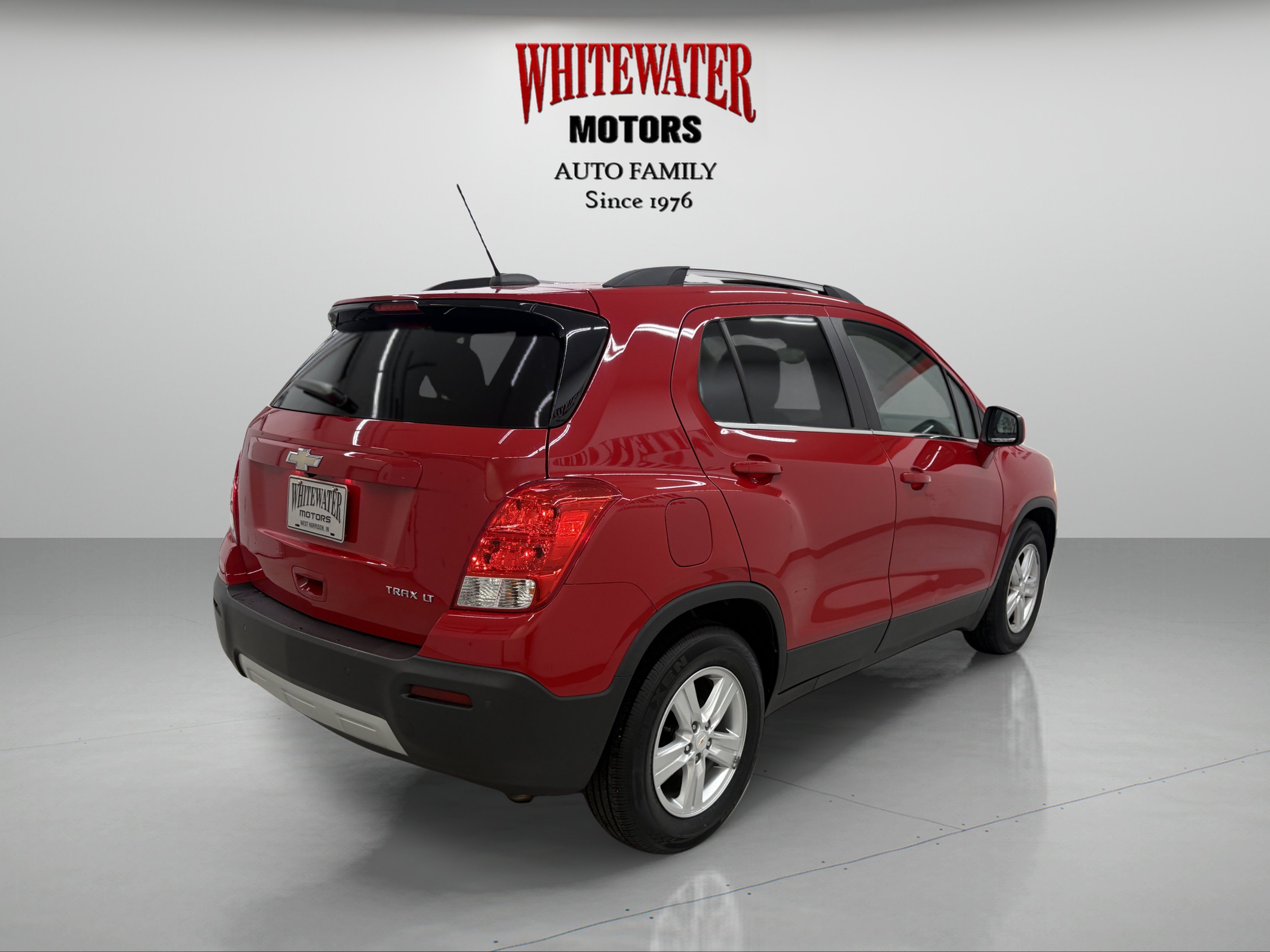 Used 2016 Chevrolet Trax LT w/ LT Sun and Sound Package FWD image 4