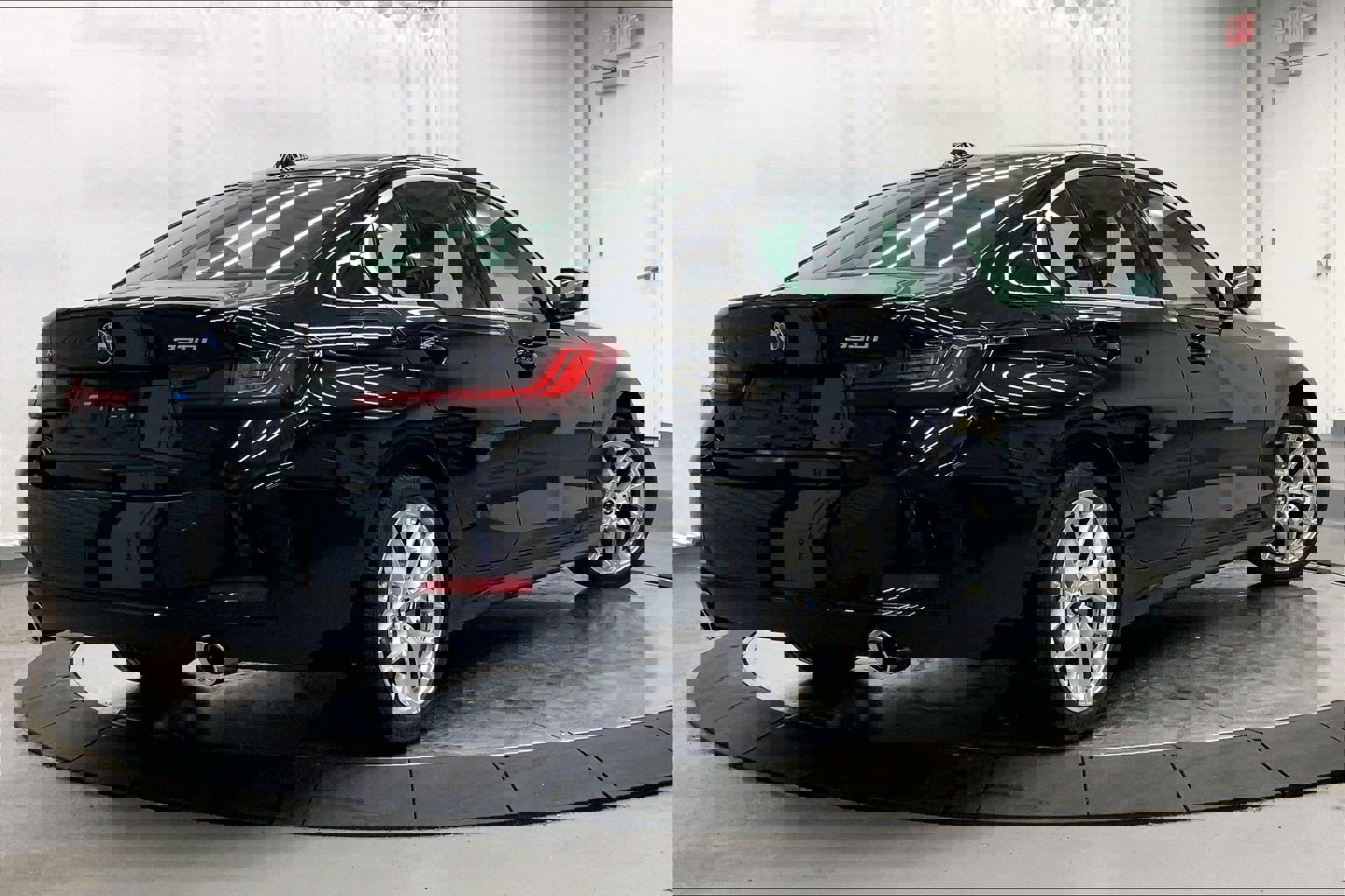 Used 2025 BMW 330i xDrive Sedan w/ Premium Package AWD/4WD image 15