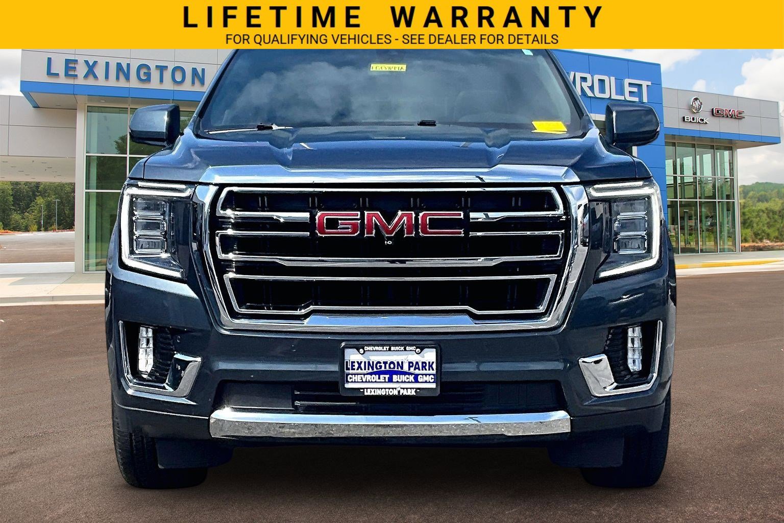 Used 2021 GMC Yukon SLT w/ SLT Premium Package AWD/4WD image 3