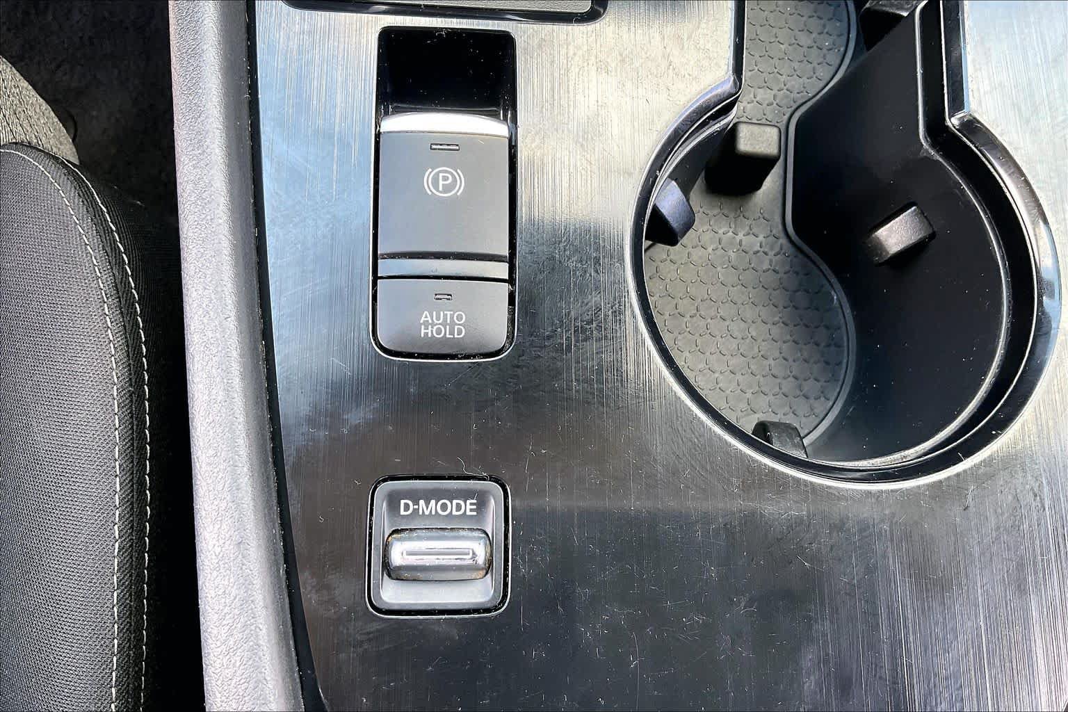 Used 2023 Nissan Rogue SV FWD image 34