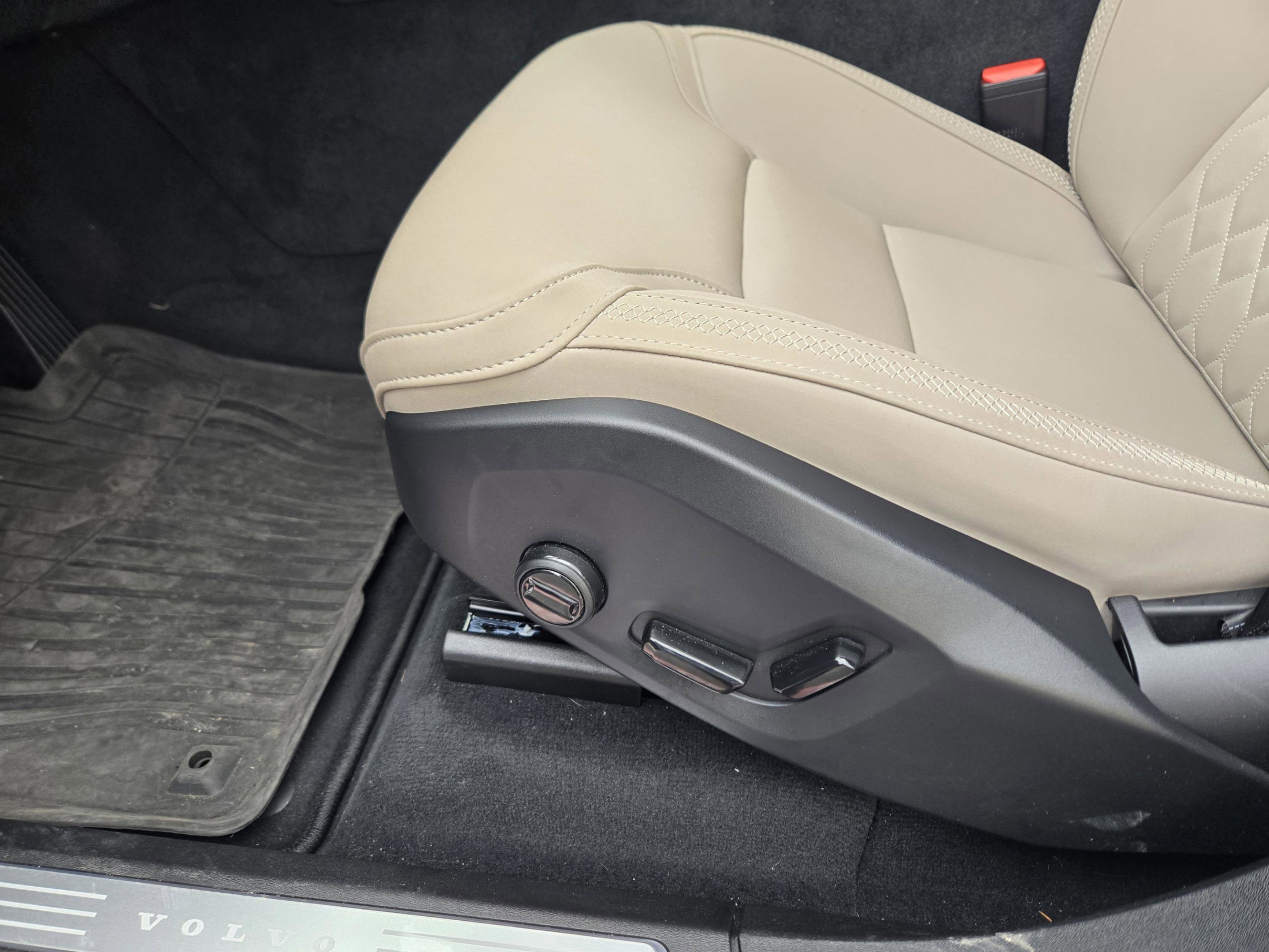 Used 2026 Volvo XC90 B6 Plus w/ Protection Package Premier image 22