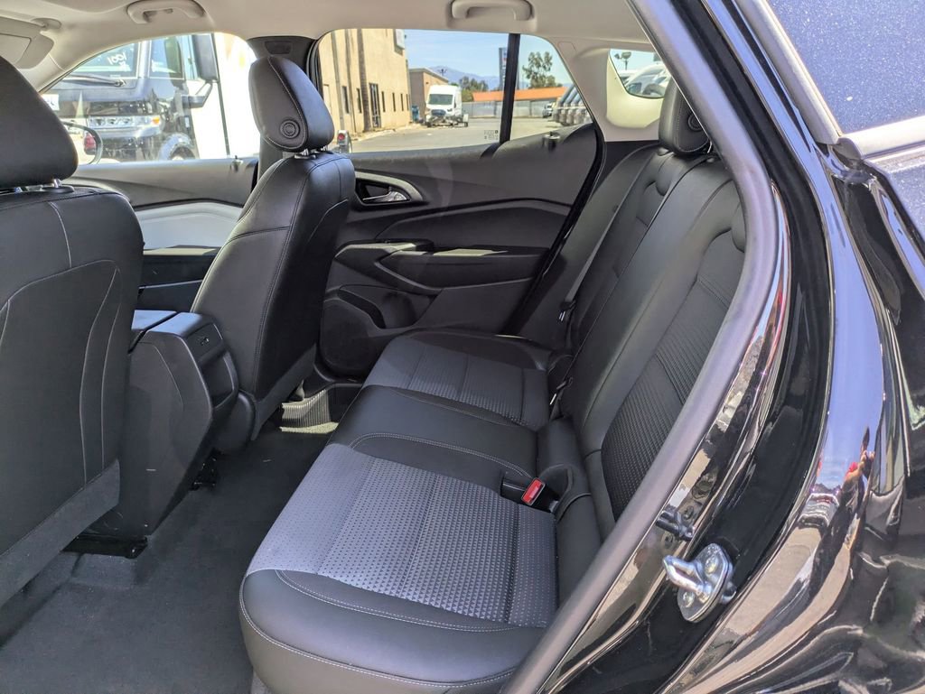 Used 2025 Chevrolet Trax LT w/ LT Convenience Package image 29