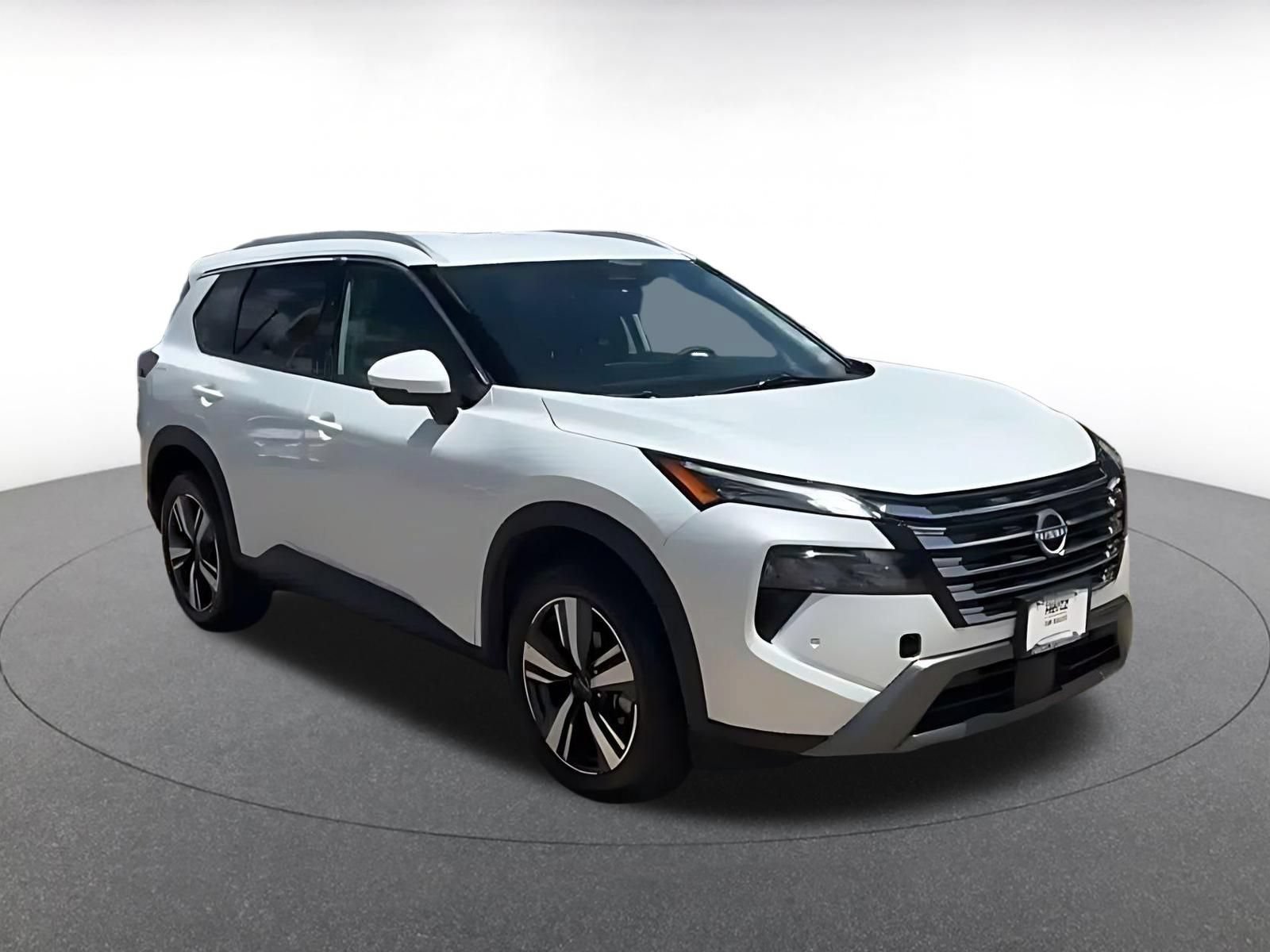 Used 2026 Nissan Rogue SL FWD image 3