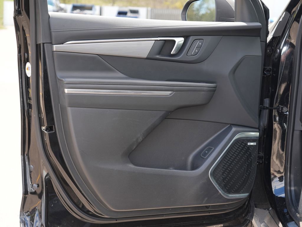 Used 2025 Buick Enclave Preferred AWD/4WD image 14