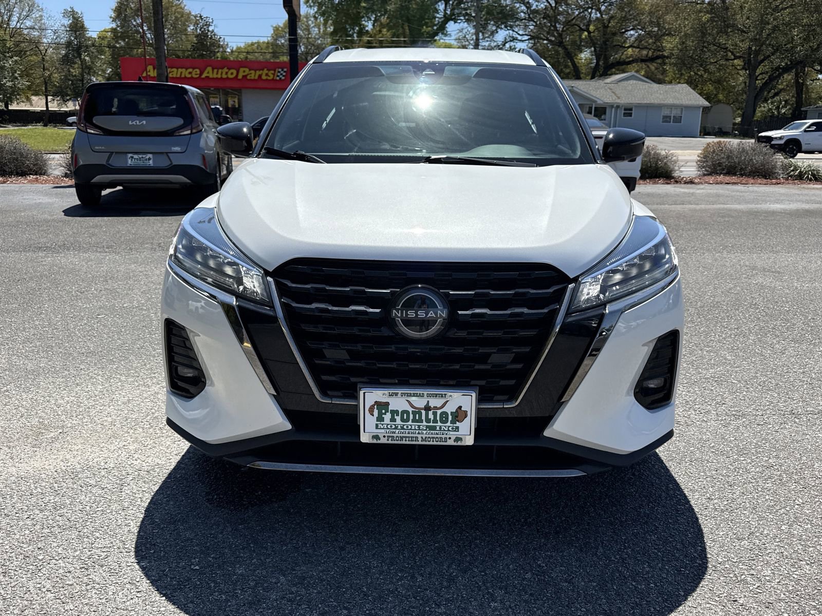 Used 2022 Nissan Kicks SR w/ Interior Electronics Package FWD image 8