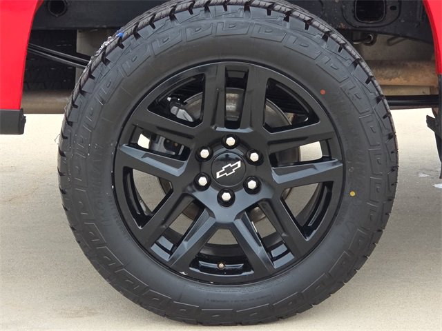 Used 2025 Chevrolet Silverado 1500 Custom Trail Boss w/ LPO, Dark Essentials Package image 9