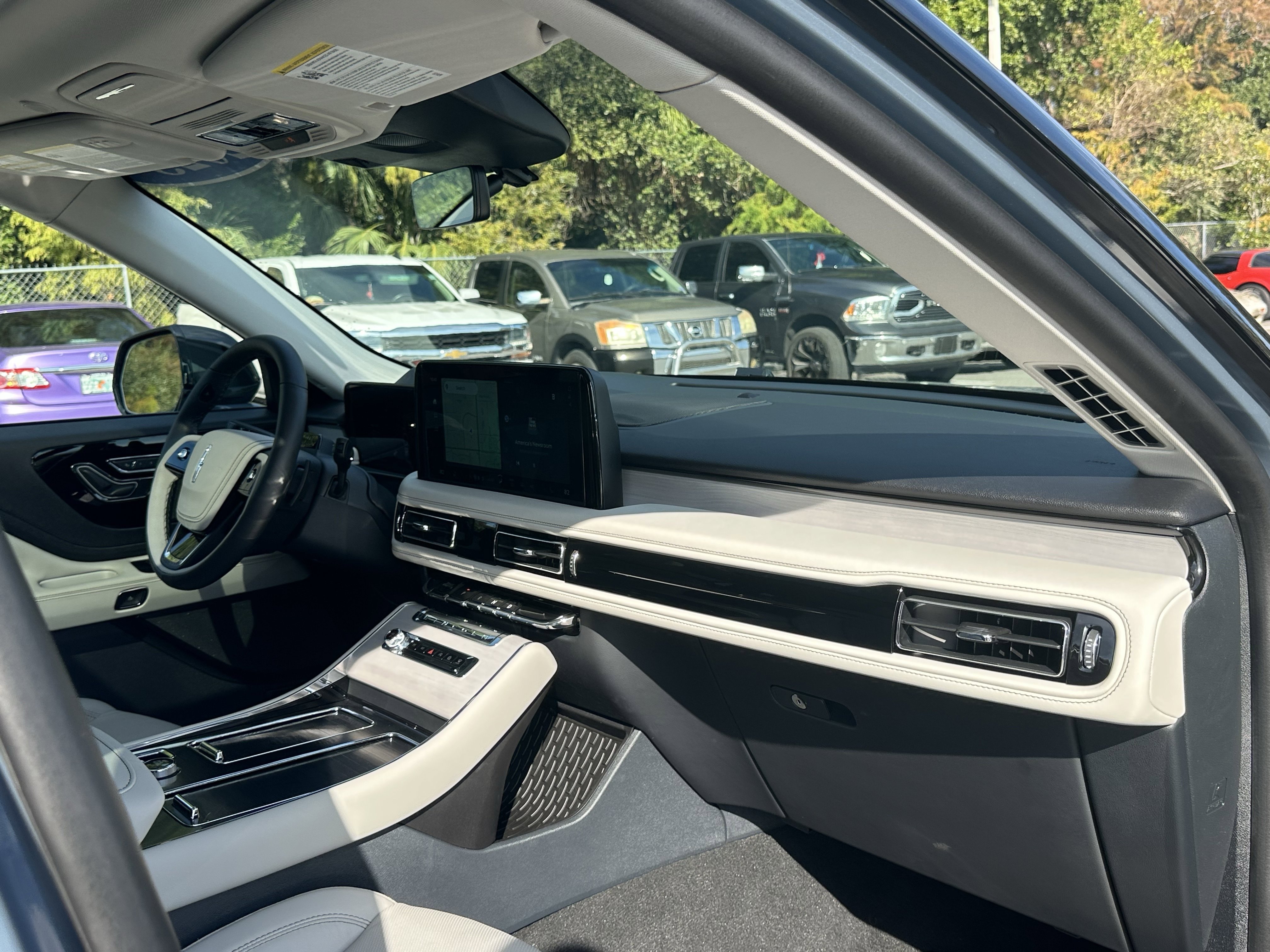 Used 2025 Lincoln Aviator Reserve image 38