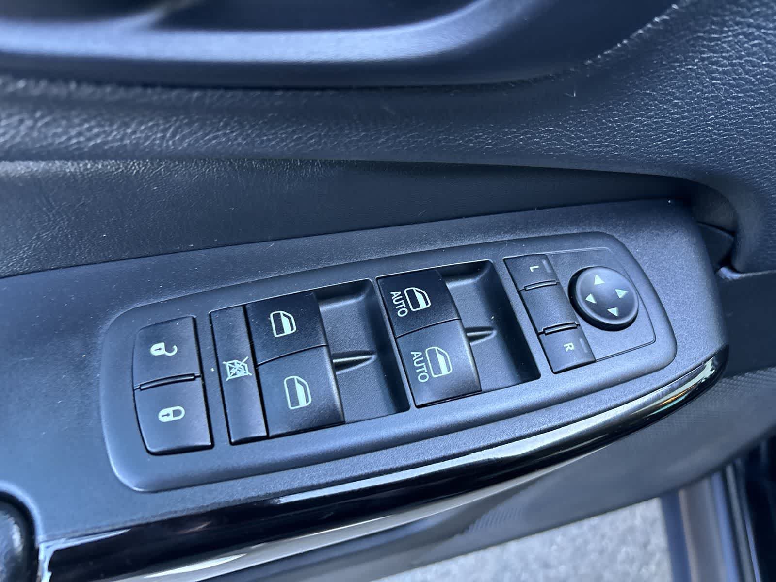 Used 2019 Jeep Cherokee Latitude Plus AWD/4WD image 8