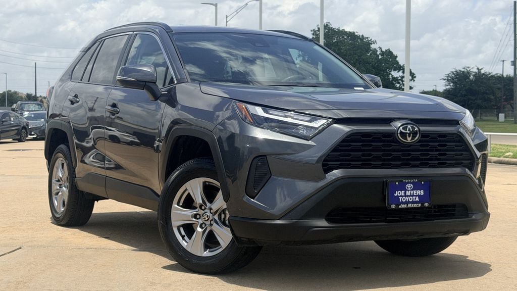 Used 2025 Toyota RAV4 XLE FWD image 2