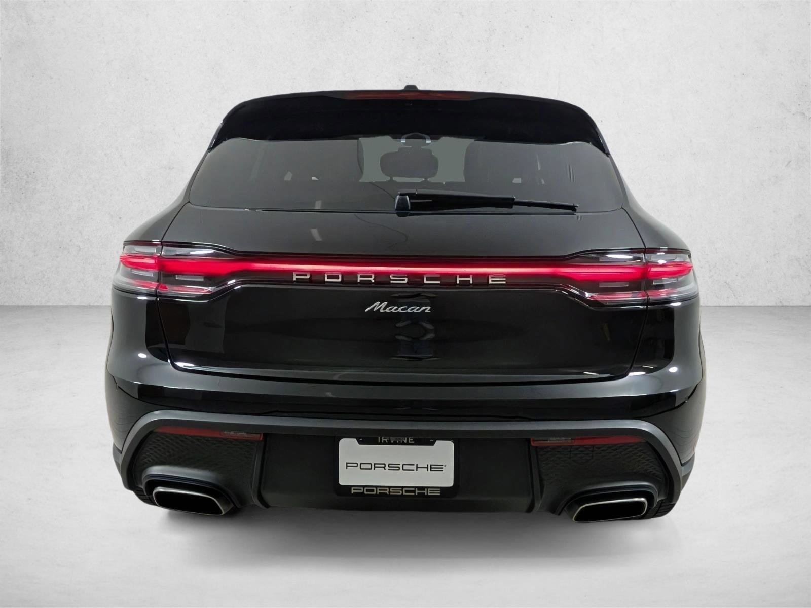 Certified 2025 Porsche Macan AWD/4WD image 10