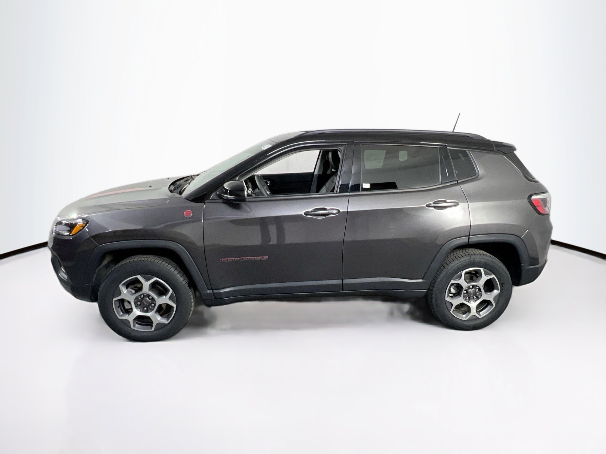 Used 2022 Jeep Compass Trailhawk AWD/4WD image 8