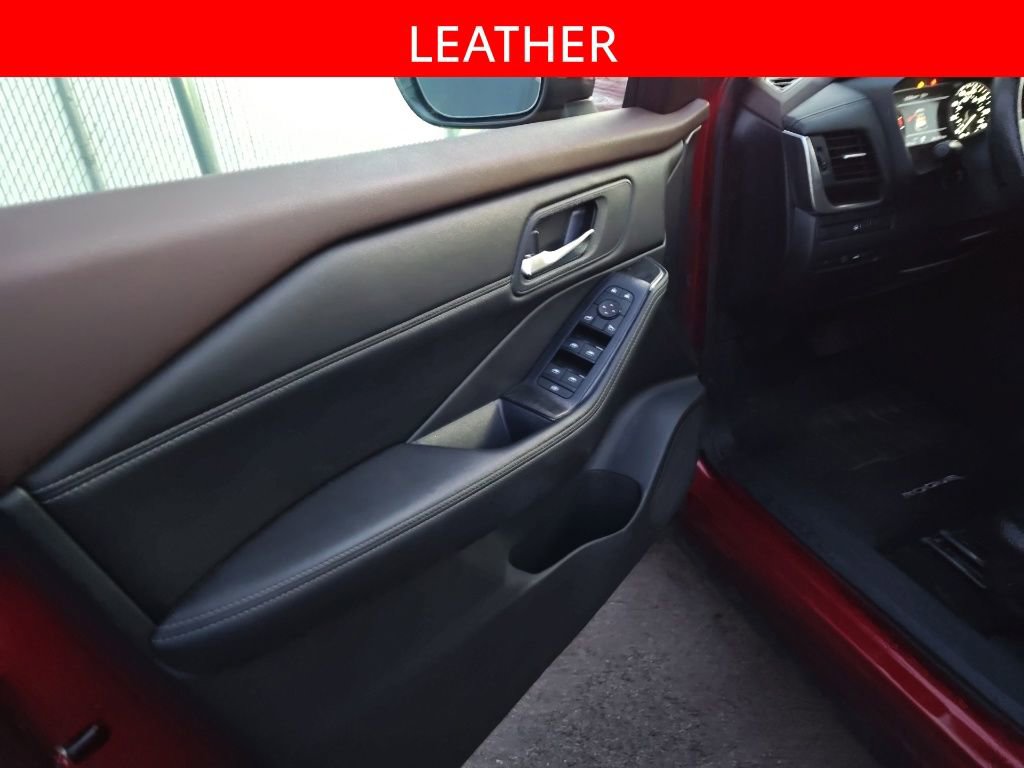 Used 2023 Nissan Rogue SV w/ SV Premium B Package image 5