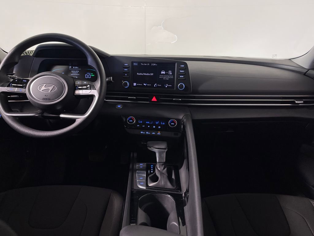 Certified 2025 Hyundai Elantra Blue FWD image 14