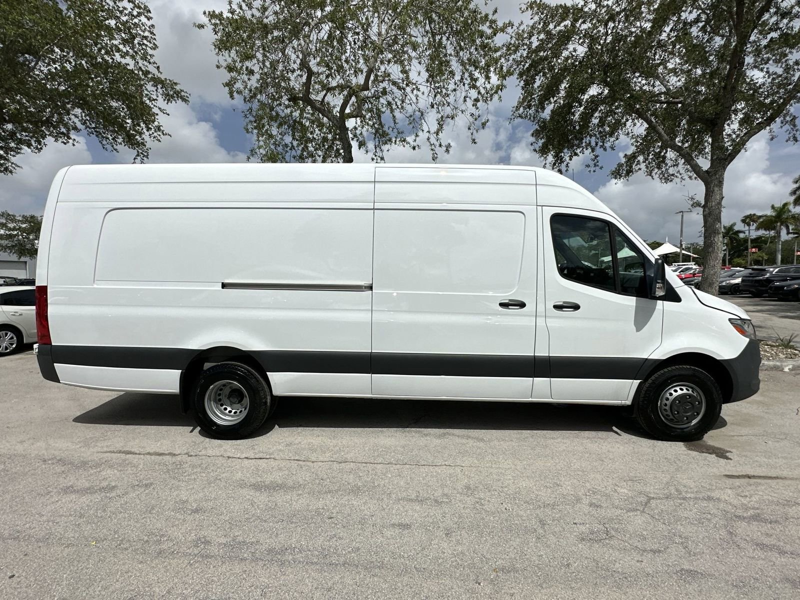 Used 2023 Mercedes-Benz Sprinter 3500 image 13