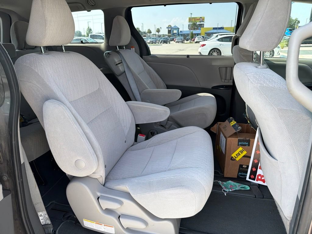 Used 2020 Toyota Sienna LE FWD image 4