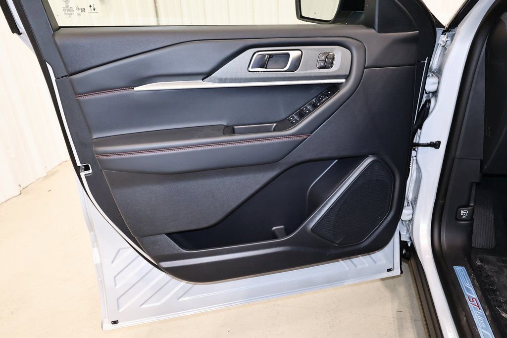 New 2026 Ford Explorer ST-Line w/ ST-Line Street Pack image 9